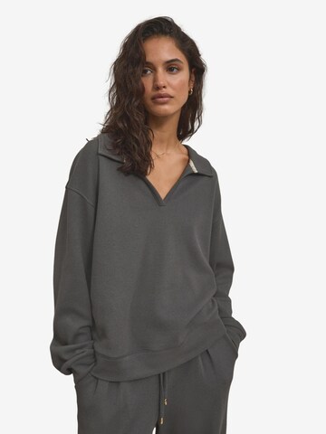 Sweat-shirt Next en gris : devant