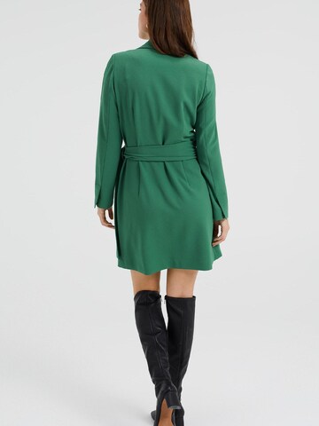 Rochie de la WE Fashion pe verde