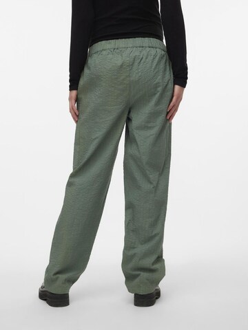 Regular Pantalon 'Indiana' MAMALICIOUS en vert