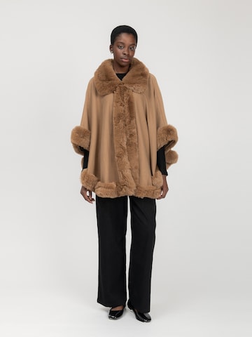 Influencer Cape in Beige