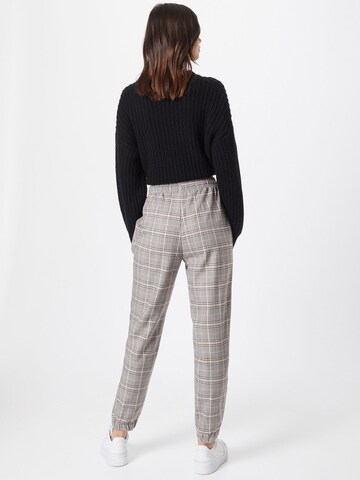 Effilé Pantalon 'VAGNA' SISTERS POINT en gris