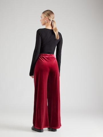 ABOUT YOU Bő szár Nadrág 'Liliana' - piros