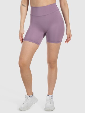 Smilodox Slimfit Shorts ' Darbie ' in Lila: Vorderseite