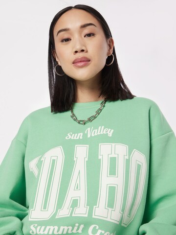 Gina Tricot Sweatshirt 'Riley' in Grün