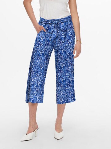 ONLY Loose fit Pleat-front trousers in Blue: front