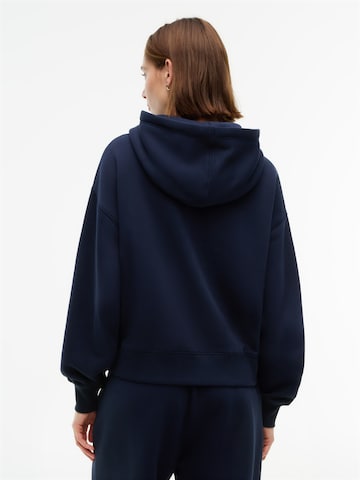 TOMMY HILFIGER Sweatshirt 'Varsity' in Blau