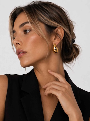 RteRme Earrings 'Titania Medium Gold Teardrop Earrings' in Gold
