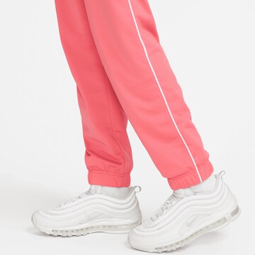 Nike Sportswear Trainingspak 'Essential' in Roze