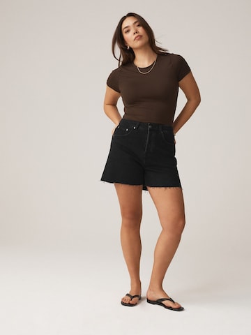 Next Regular Shorts in Schwarz
