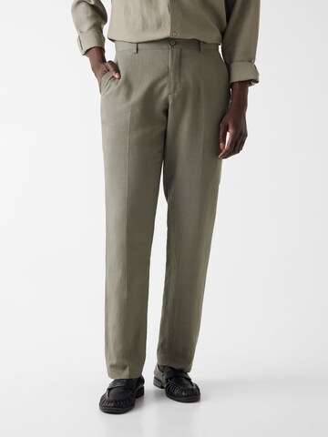 GUESS Slim fit Pants in Green: front
