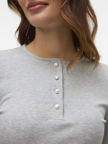 T-shirt 'AWZadie' VERO MODA en gris