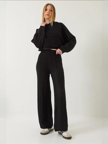 Completo pantalone di Bianco Lucci in nero