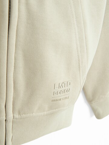 Hanorac de la Cool Club pe bej