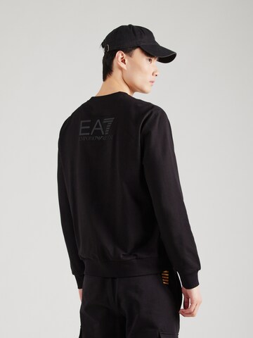 EA7 Emporio Armani Μπλούζα φούτερ σε μαύρο: μπροστά