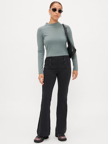 Only Petite Flared Jeans 'ONLRain' i svart