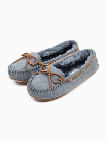 Minnetonka Hausschuh 'Cally' in Blau