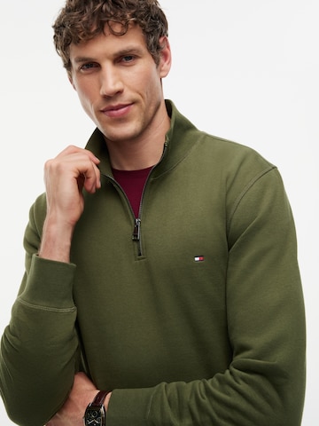 TOMMY HILFIGER Sweatshirt 'ESSENTIAL' in Green