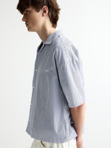 Fit confort Chemise Pull&Bear en blanc