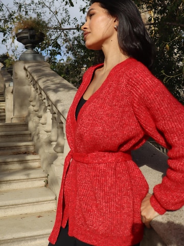 Anushka - Cárdigan en rojo