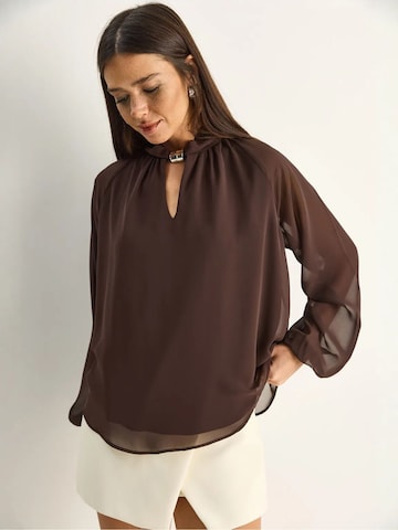 Bianco Lucci Blouse in Bruin