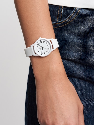 s.Oliver Analoguhr in Weiß