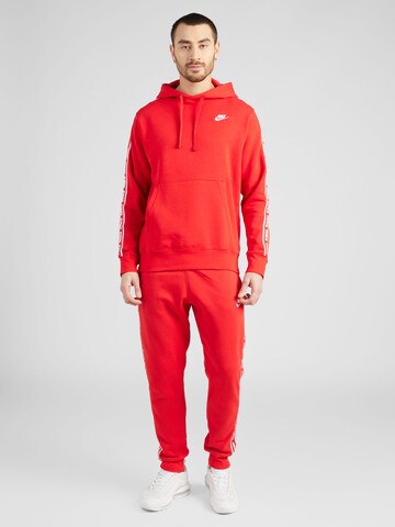 Nike Sportswear Φόρμα τρεξίματος 'CLUB FLEECE' σε κόκκινο: μπροστά