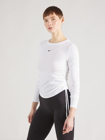 Nike Sportswear T-shirt 'ESSNTL' i vit: framsida