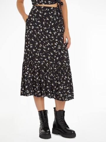 Tommy Jeans Curve Skirt in Black: front