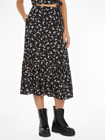 Tommy Jeans Curve Skirt in Black: front