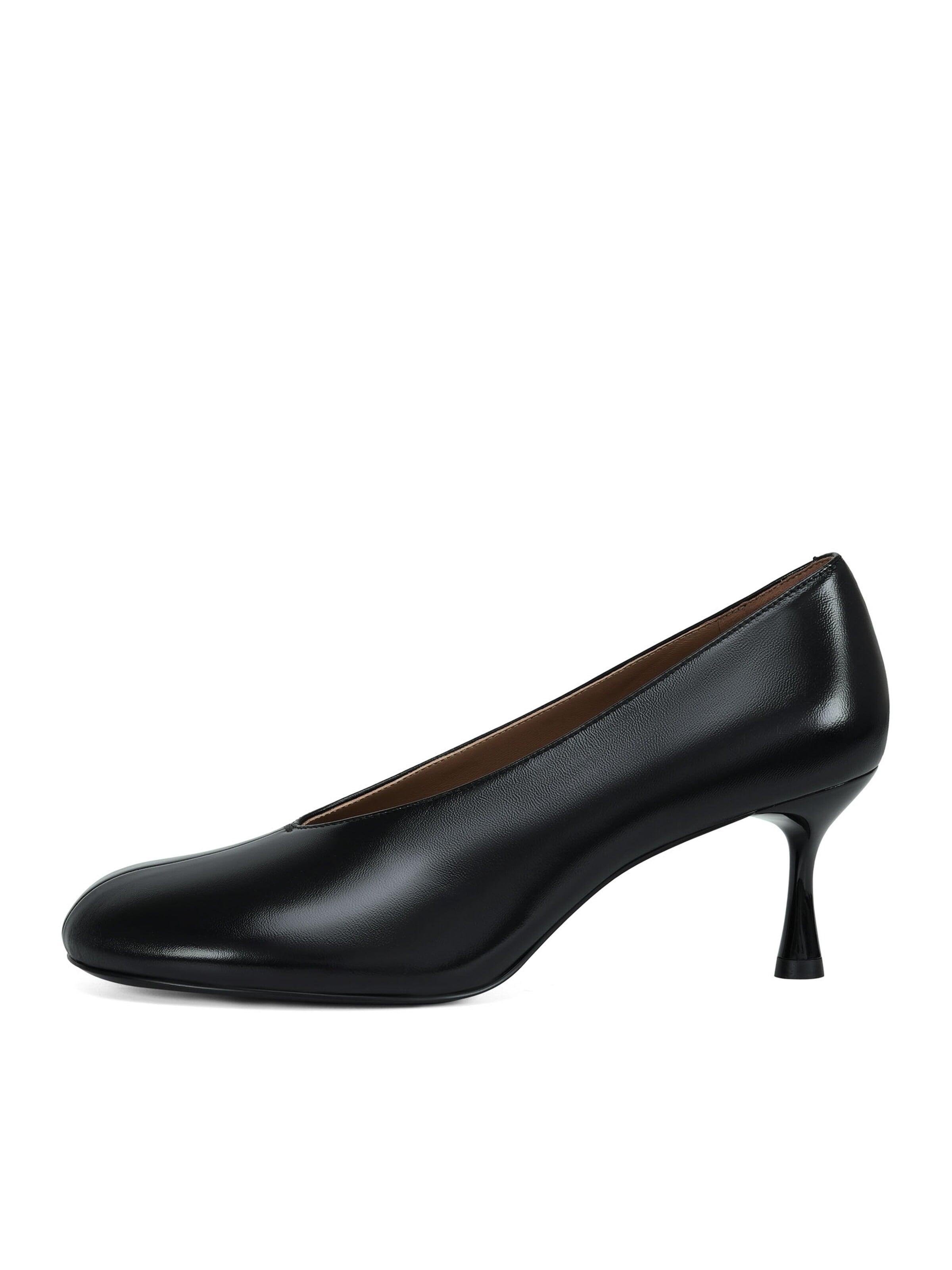 Potamy Pumps in Black: front