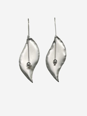 Gloria Mago Earrings 'Elara earring with hook in silver 10µ brass' in Silver: front