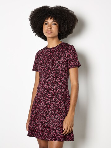 Apricot Summer Dress in Red: front