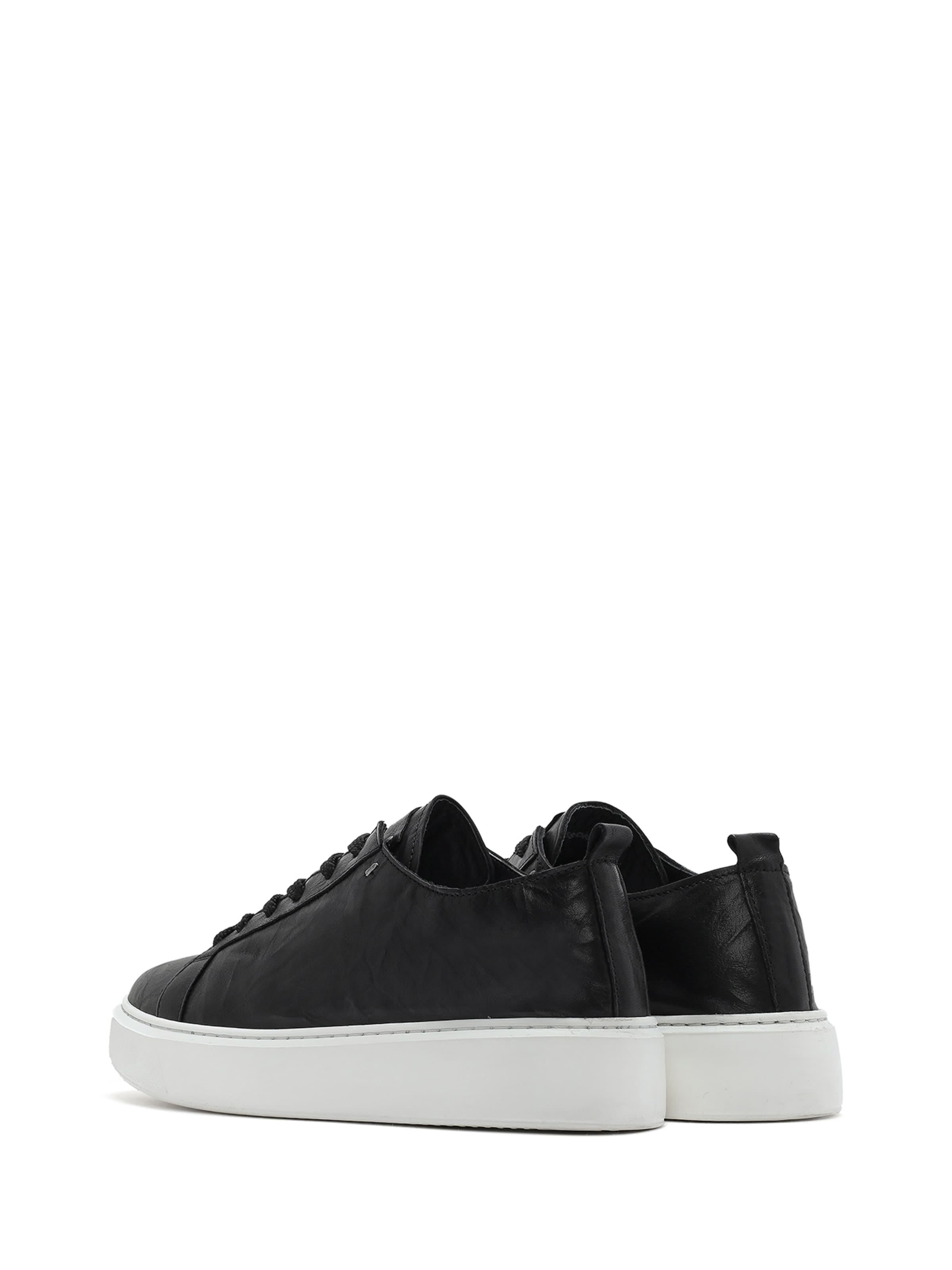 Sneaker bassa di Derimod in nero