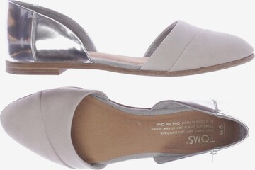 TOMS Flats & Loafers in 39 in Grey: front