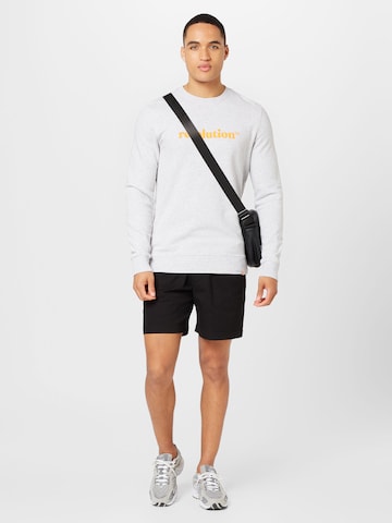 Revolution - Sweatshirt em cinzento