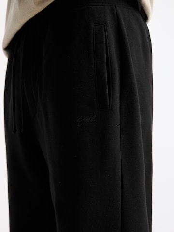 Pull&Bear Lużny krój Spodnie w kolorze czarny
