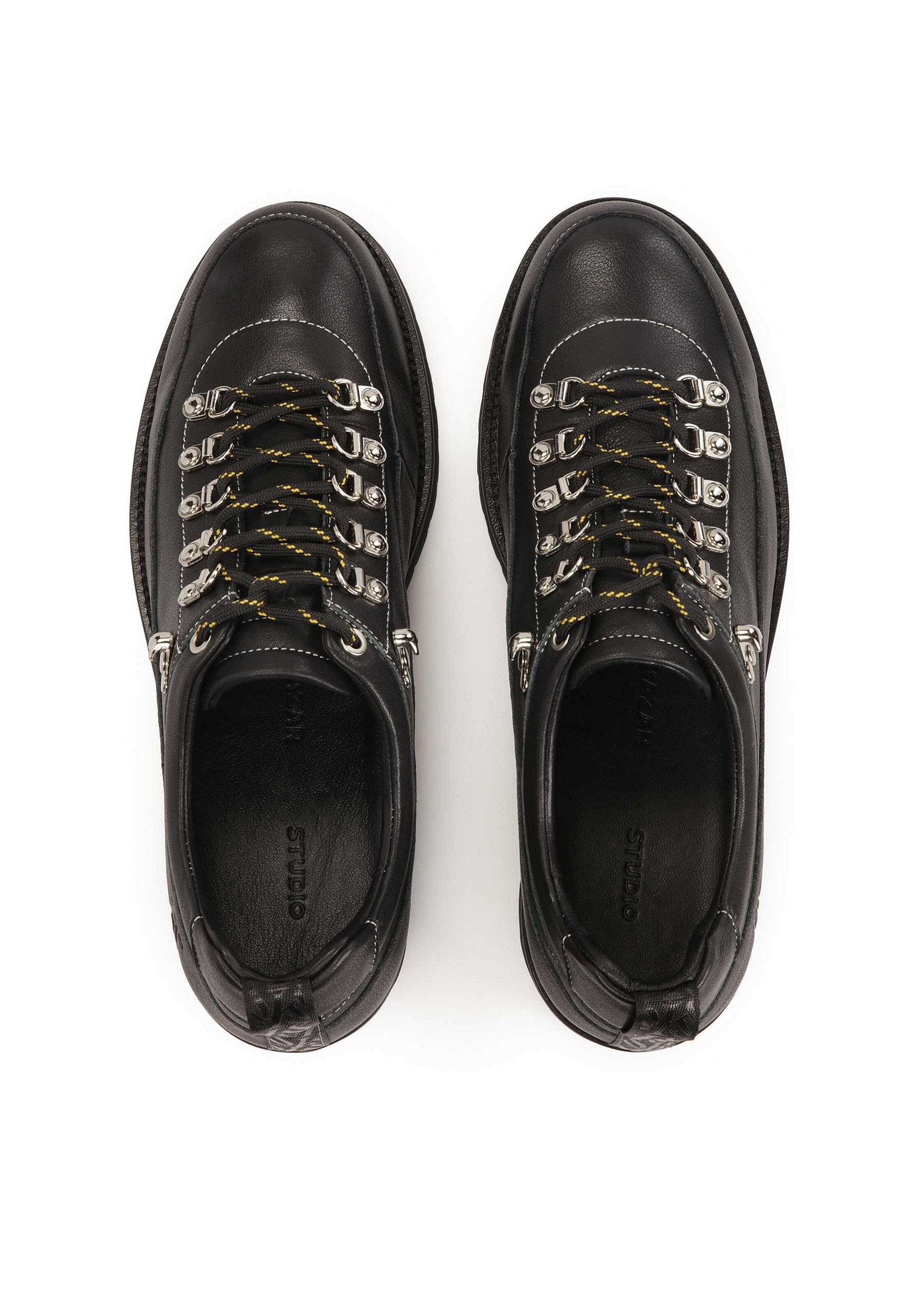 Scarpa stringata di Kazar Studio in nero