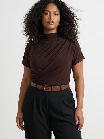 Maglietta di Trendyol Curve in marrone: frontale