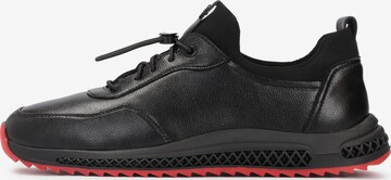 Sneaker bassa di Kazar in nero: frontale