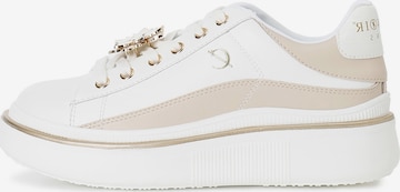 Sneaker bassa di CAFè NOIR in bianco: frontale