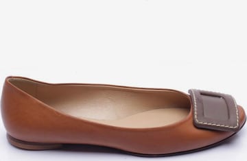 Roger Vivier Flats & Loafers in 36 in Brown: front