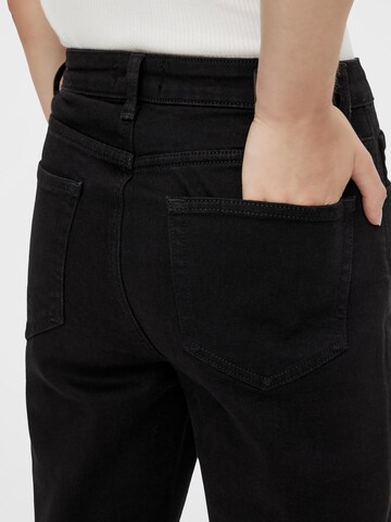 PIECES Regular Jeans 'Leah' in Schwarz