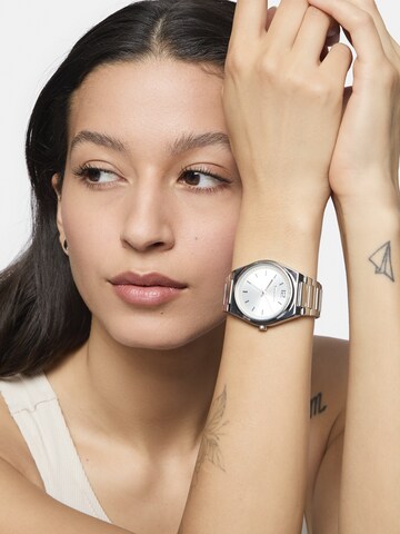 Tamaris Analoguhr in Silber: Vorderseite