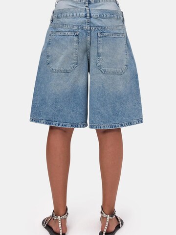 IT'S BASIC Baggy Jeans 'BERMUDA HIGH RISE SHORT' in Blauw