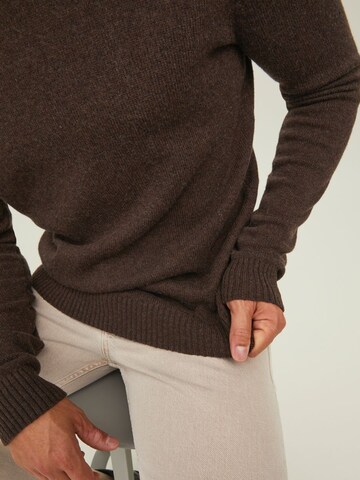 JACK & JONES Sweater in Brown