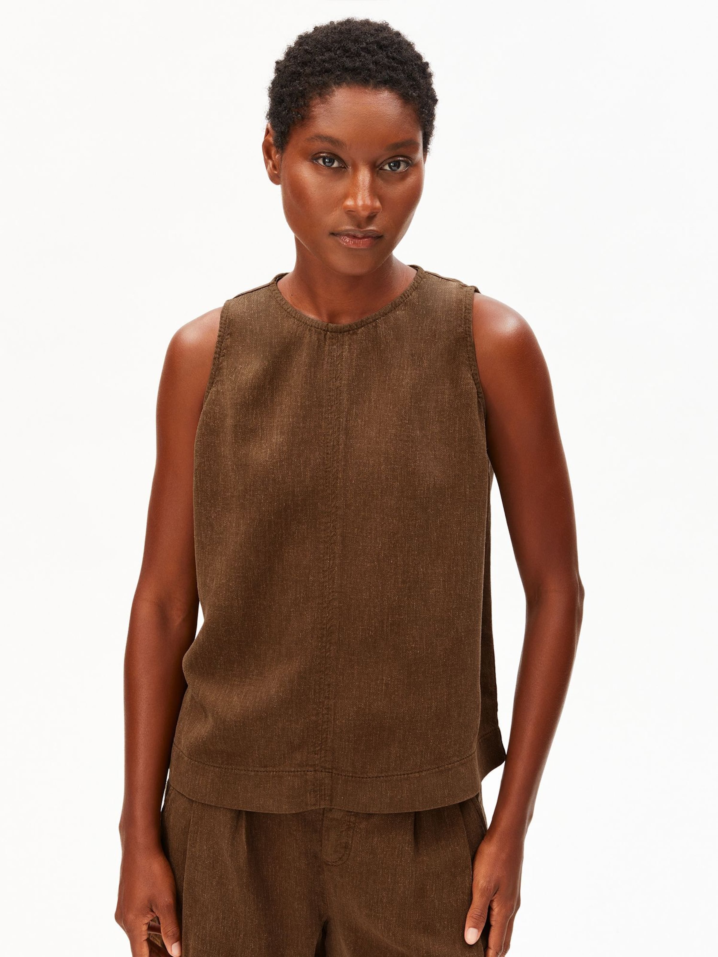 ARMEDANGELS Blouse in Groen: voorkant