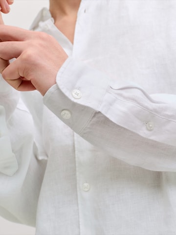 Coupe regular Chemise 'JPRBLALAWRENCE' JACK & JONES en blanc