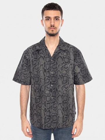 Carhartt WIP Comfort Fit Skjorte 'S/S Snake Camo Shirt Snake Camo, Leaf' i blandingsfarvet: forside