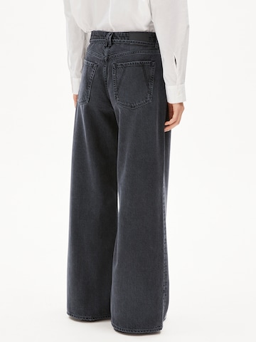 Loosefit Jean ARMEDANGELS en noir