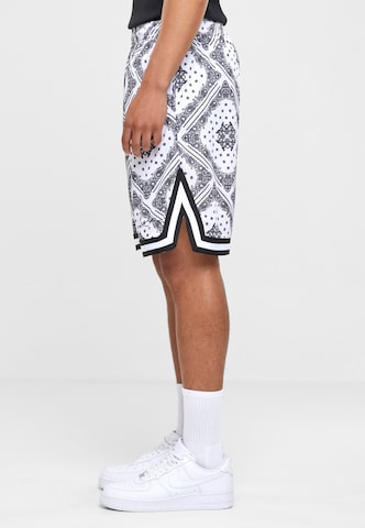 Karl Kani Regular Shorts in Weiß